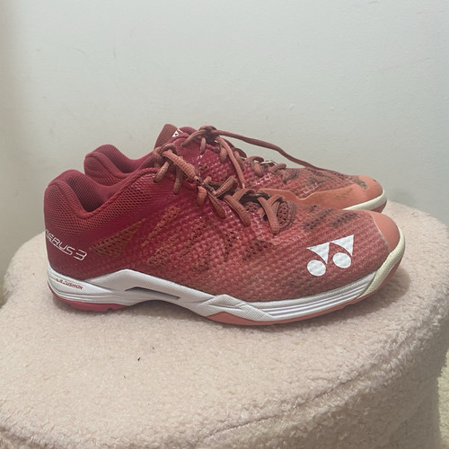Yonex aerus red court - yonex,