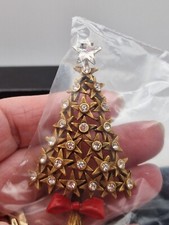 Vintage BUTLER & WILSON xmas tree brooch with 25 clear crystals & red enamel bow