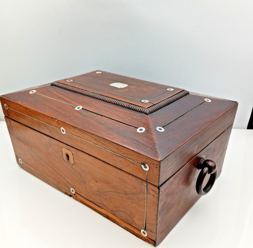 Wooden sarcophagus box mother - wooden,
