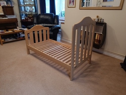 Toddlers cot bed mamas and - bed,