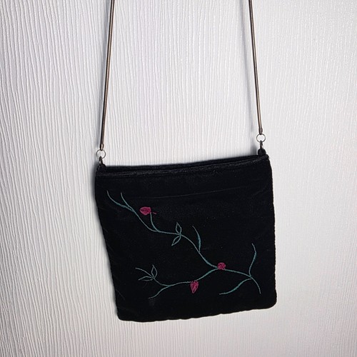 Laura ashley black velvet - laura,