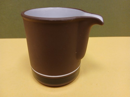 Hornsea pottery contrast milk - pottery,