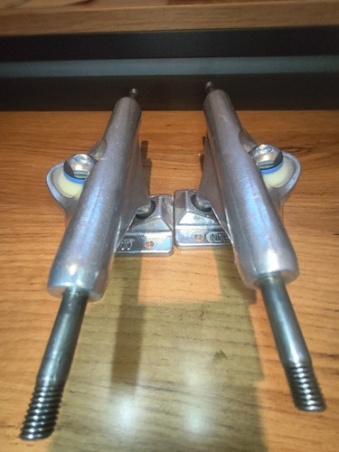Independent skateboard trucks - skateboard,