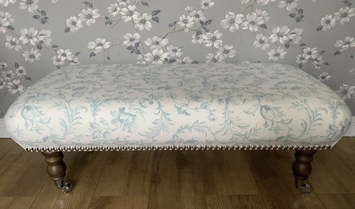 New footstool laura - in,