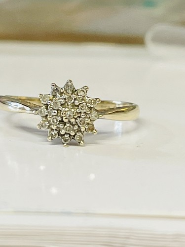 Hallmarked nine carat - hallmarked, yellow
