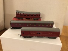 3 x ASSORTED OO GAUGE MODEL RAILWAY COACHES  FOR SPARES OR REPAIRS - UNBOXED