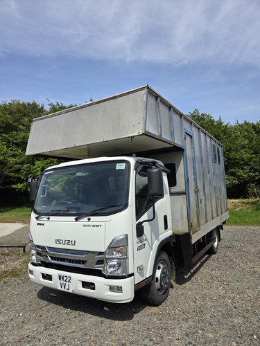 2022 plate isuzu - isuzu, horsebox