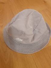 Nike bucket hat size M/L light