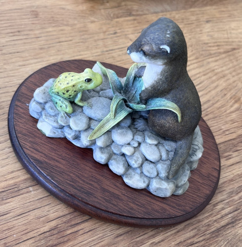 Border fine arts otter - border,