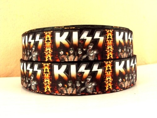 Character ribbon kiss - -,