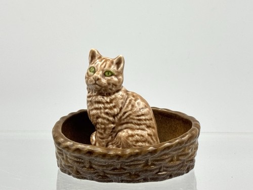 Vintage wade pottery - tabby, cat