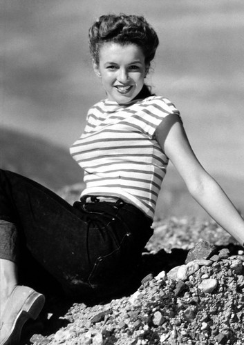 Marilyn monroe monochrome - monroe,