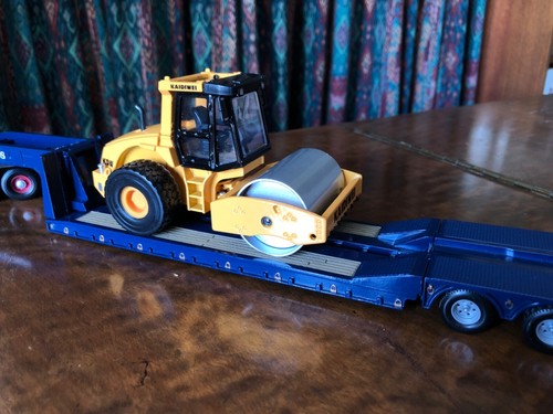Vibratory road roller - 1:50,