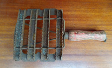 Vintage Horse Equine Grooming Equestrian Curry Comb Barn Salvage Wool Carder ?