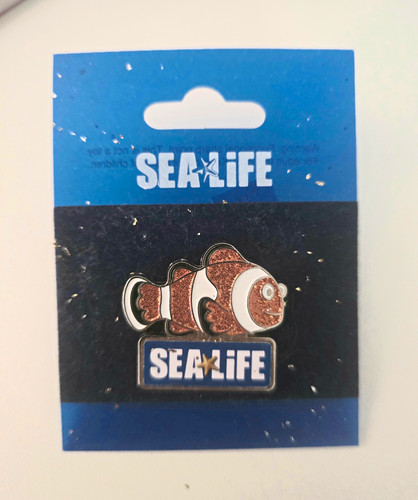 Sea life clownfish enamel pin - life,