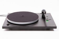 Rega Planar 2 P2 turntable