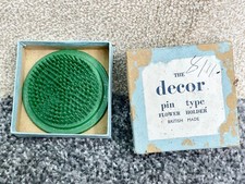 VINTAGE THE DECOR PIN TYPE FLOWER HOLDER GREEN FLOWER ARRANGING FROG BOXED !