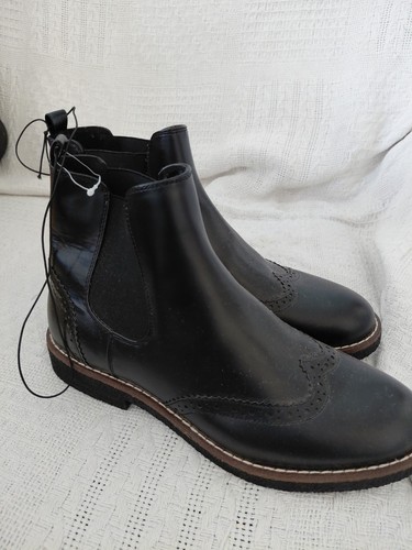 Black boots size peacocks - size, 7