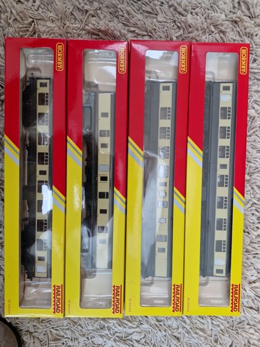 Hornby four mk1 - four, coaches