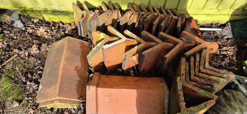 Roof ridge tiles - ridge,