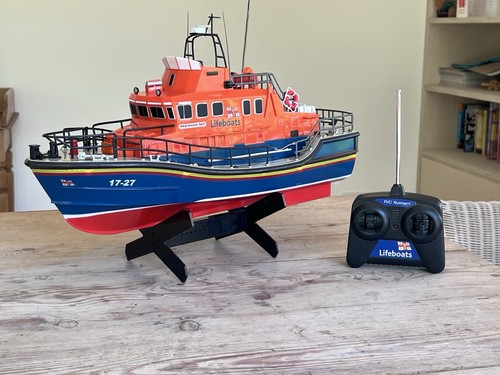 Rnli severn class lifeboat - severn,