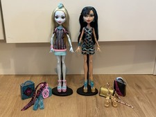 Monster High Lagoona Blue & Cleo De Nile Scaris Doll’s With Accessories & Stands