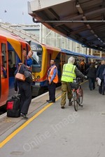 Photo 6x4 Waiting to Couple Up Westminster The driver and platform staff  c2010
