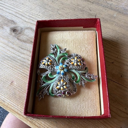 Marcasite hand set rhodium - marcasite,
