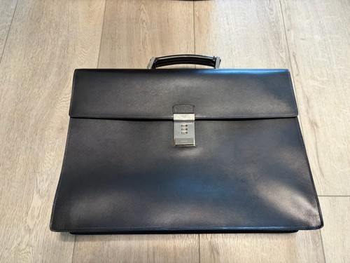 Prada black saffiano leather - black,