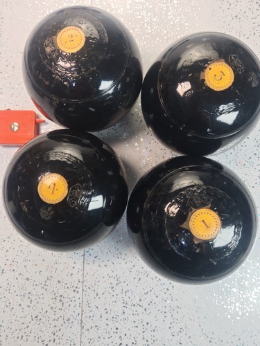 Lawn bowls 4lb - bowls, 4