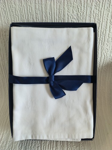 Boxed set white napkins - boxed,