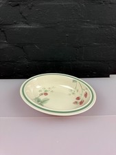 Wedgwood Raspberry Cane Oval