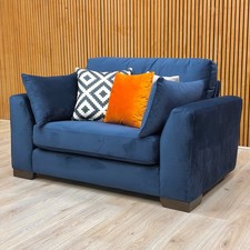 ‘Moscow’ Love Seat Royal
