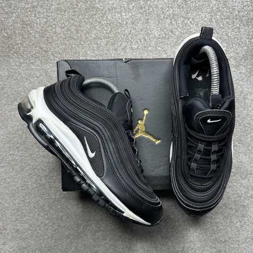 Black and white nike airmax - white,