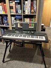 Yamaha EZ-220 Digital Keyboard