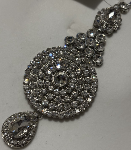 Clear stone with silver metal - silver,