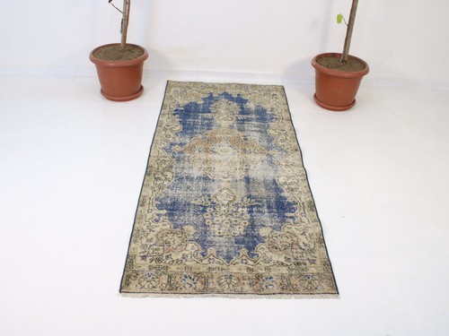 Vintage hand knotted accent - hand,