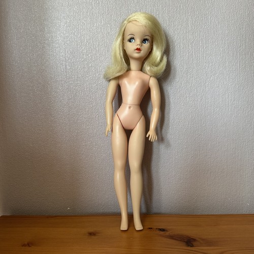 1968 sindy hair with side - side, part