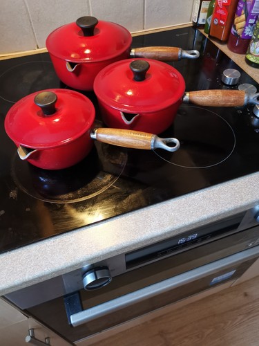 Creuset cast iron piece - le,
