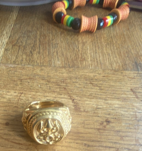 22ct 916 yellow gold hollow - 22ct/916,