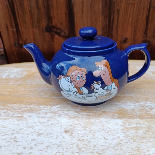 Vintage lyons tetley tea pot - tetley,