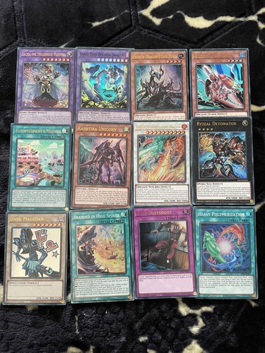 Yugioh card bundle - yugioh,