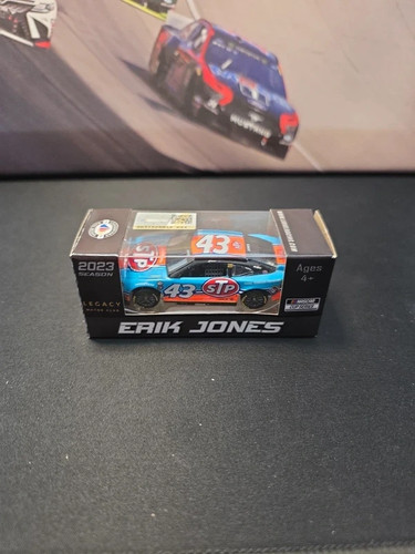 Nascar erik jones diecast - 1/64,
