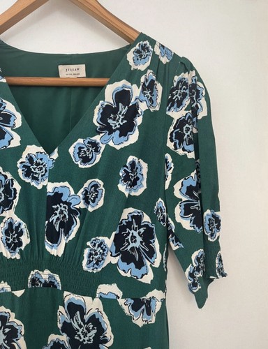 Jigsaw size green - 8, floral