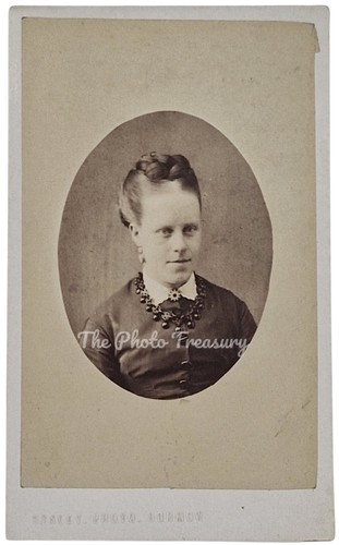 Cdv smiling lady wearing - smiling,