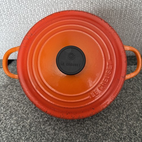 Vintage creuset cast iron - le,