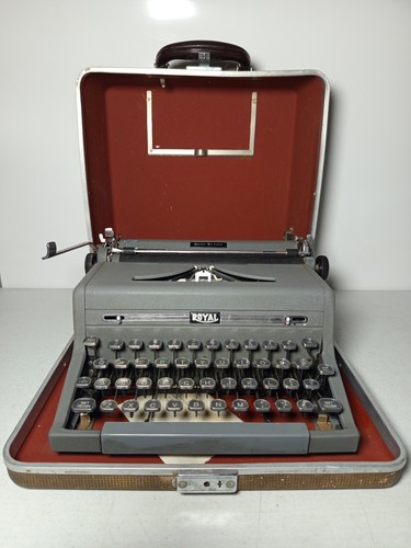 Vintage royal quiet luxe - vintage,