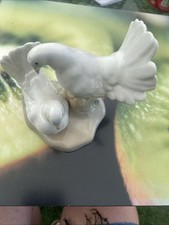 Spanish Porcelain Pair Of White Fantailed Doves  Love Birds Figurine M.Requena
