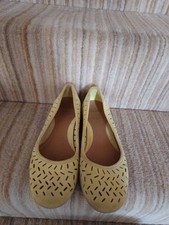 Lovely Lime Green Size 5 1/2 Flat Shoes From Clarks Active Air