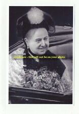 mm455 - A smiling Queen Victoria in her carriage - print 6x4